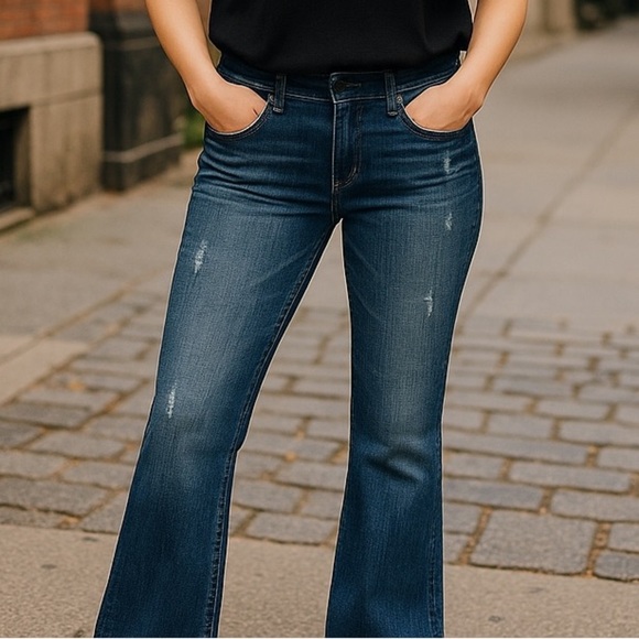 Vigoss JR Women’s Jeans Size 5 Blue Bootcut Distressed Lowrise Faded Whiskering - Picture 1 of 8